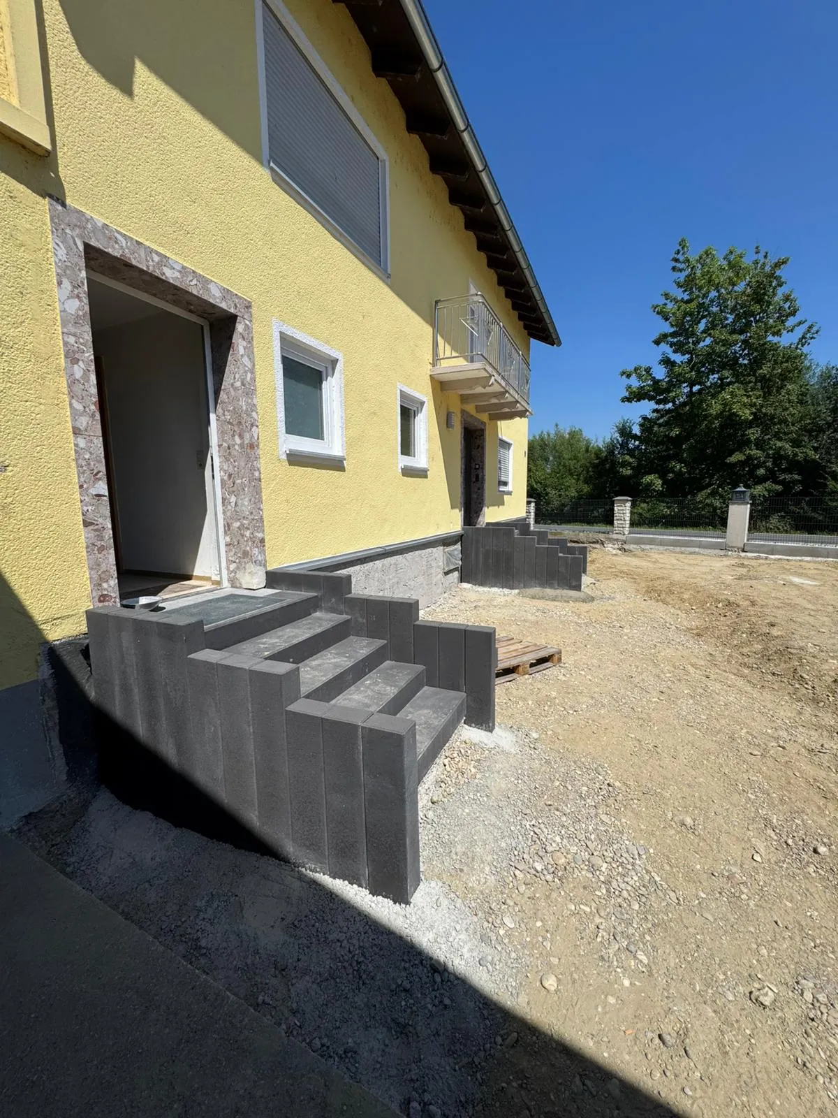 Neue Eingangstreppe am Wohnhaus